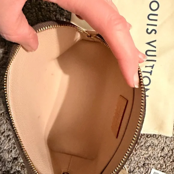 Louis Vuitton Monogram cosmetic pm bag - Picture 5 of 7